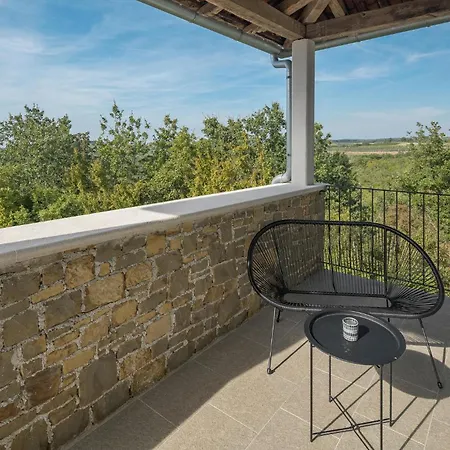 4 Bedroom Gorgeous In Baredine Holiday home *