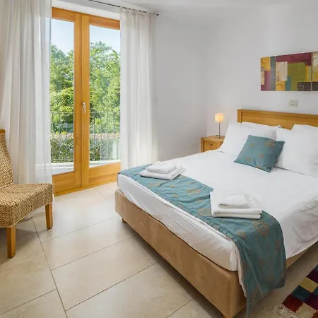 4 Bedroom Gorgeous Home In Baredine Donje Baredine