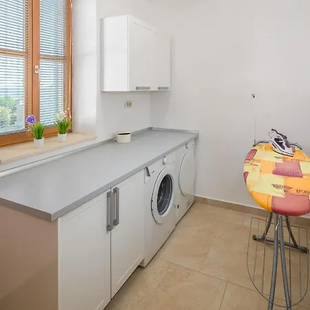 4 Bedroom Gorgeous In Baredine Holiday home