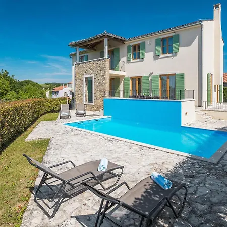 Сasa de vacaciones 4 Bedroom Gorgeous In Baredine *