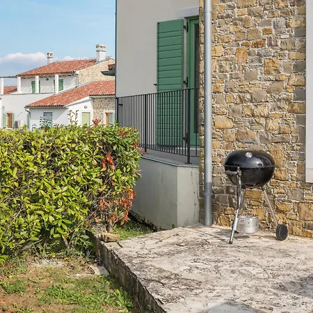 4 Bedroom Gorgeous In Baredine Holiday home