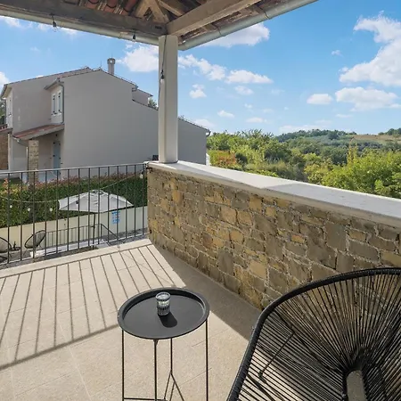 Holiday home 4 Bedroom Gorgeous Home In Baredine *