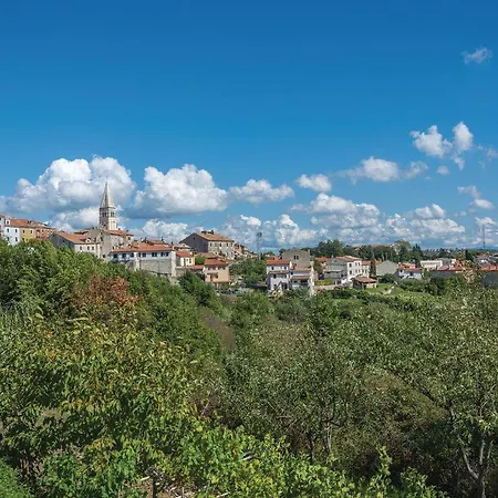 Holiday home 4 Bedroom Gorgeous Home In Baredine Donje Baredine