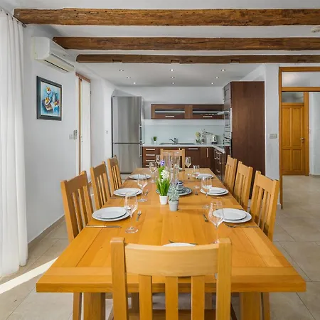 4 Bedroom Gorgeous Home In Baredine Donje Baredine
