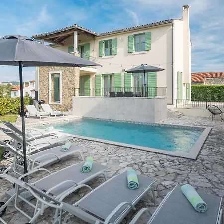 Holiday home 4 Bedroom Gorgeous In Baredine