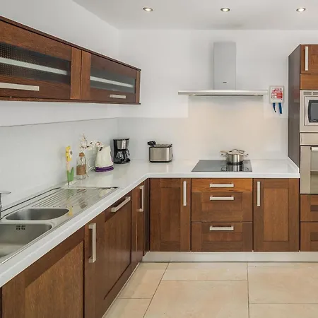 Holiday home 4 Bedroom Gorgeous In Baredine Donje Baredine