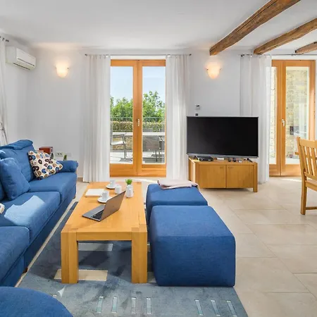 Holiday home 4 Bedroom Gorgeous In Baredine